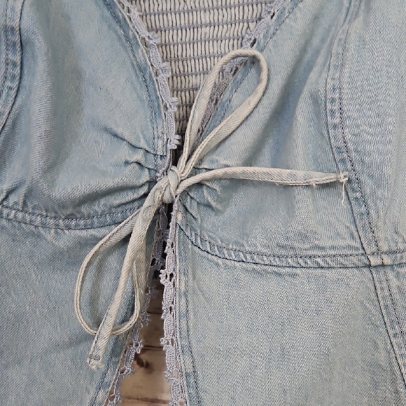 American Eagle Outfitters Light Wash Denim Tie-Front Camisole - Picture 5 of 6
